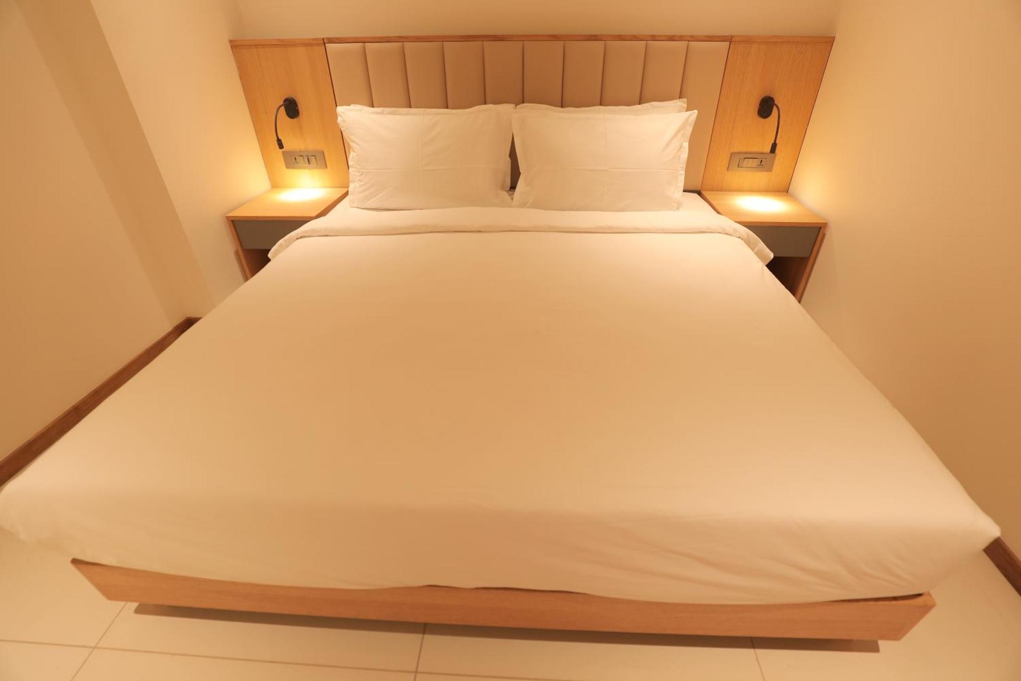 The World Surat Hotel Luaran gambar