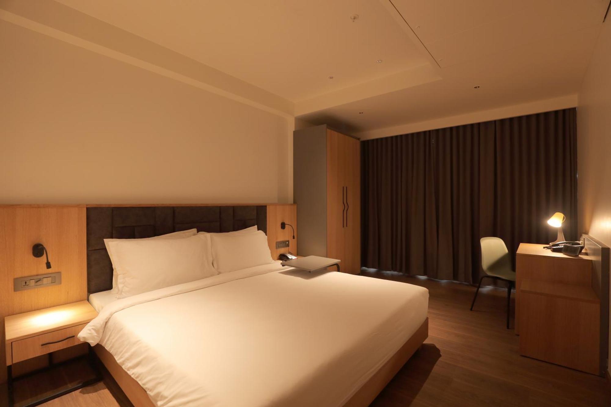 The World Surat Hotel Luaran gambar