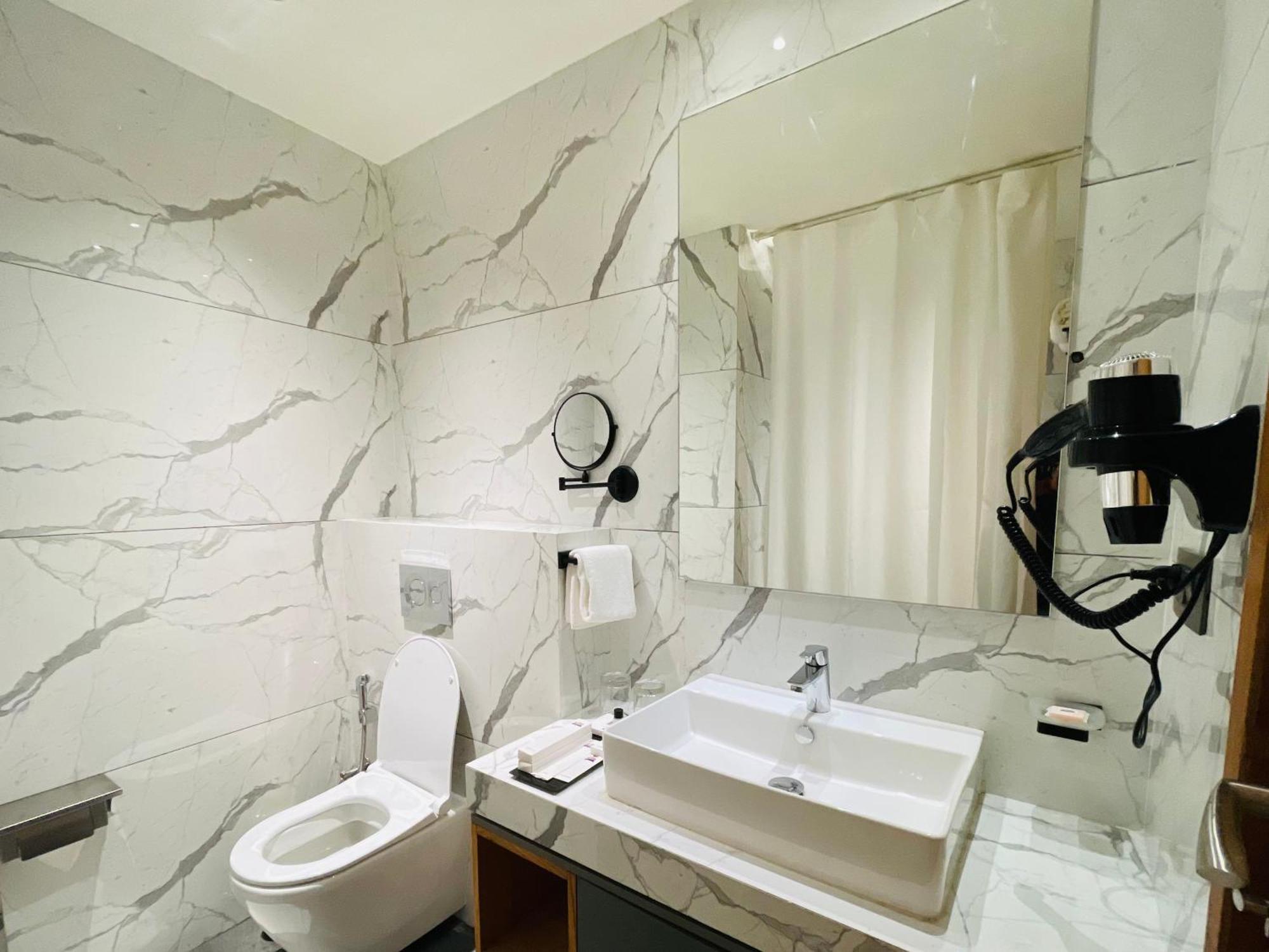 The World Surat Hotel Luaran gambar