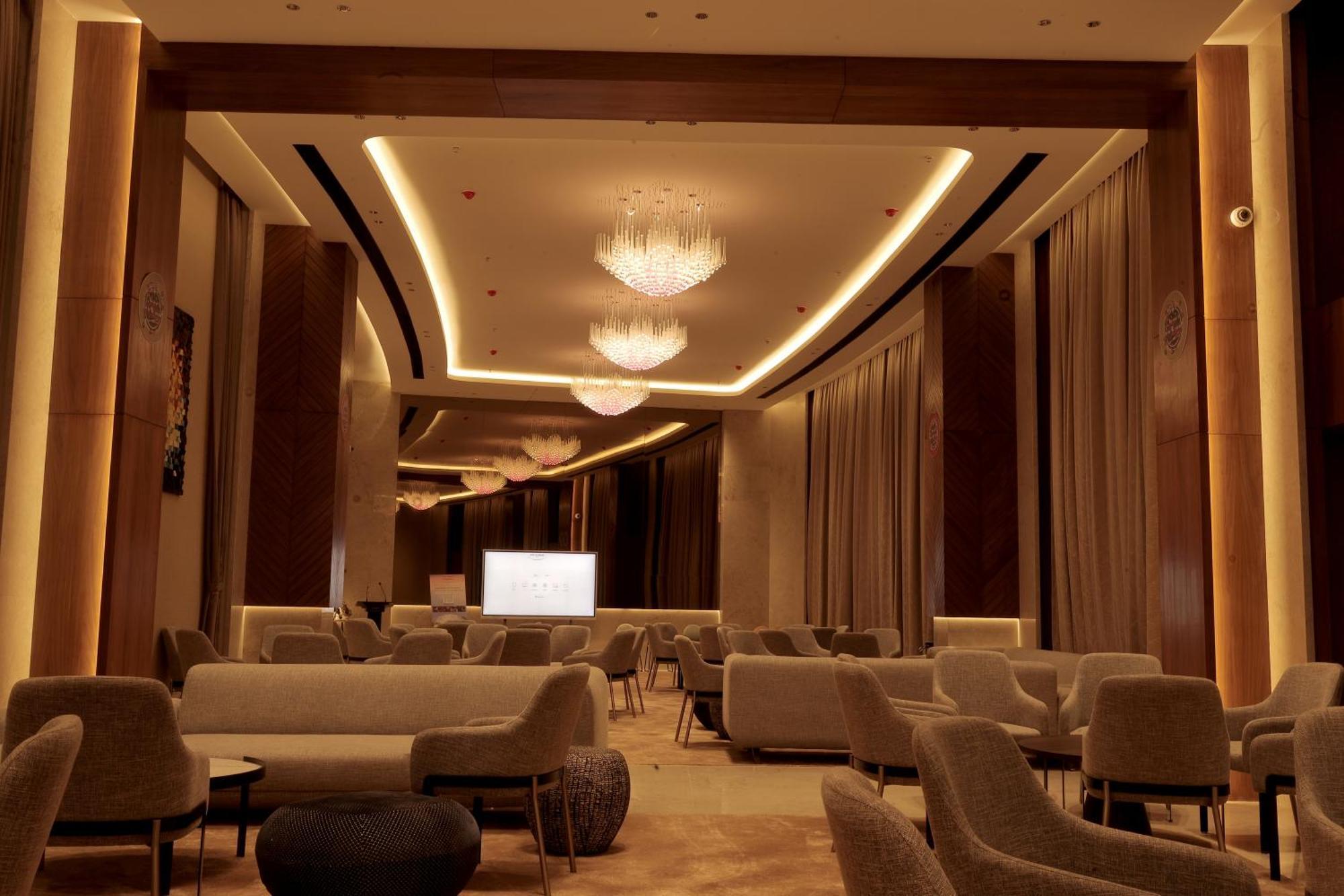 The World Surat Hotel Luaran gambar