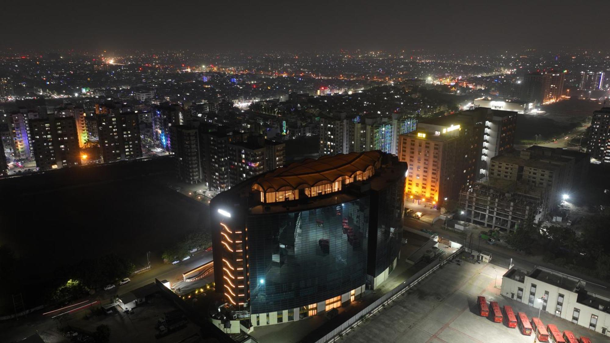 The World Surat Hotel Luaran gambar