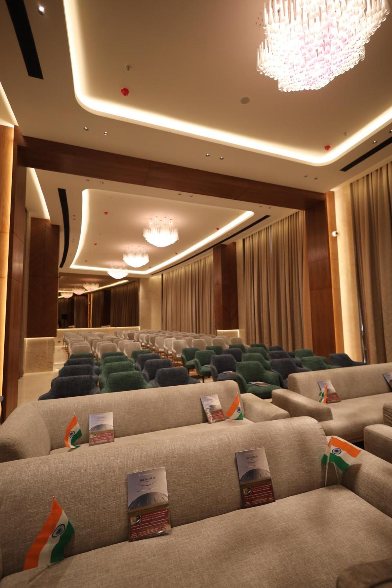 The World Surat Hotel Luaran gambar