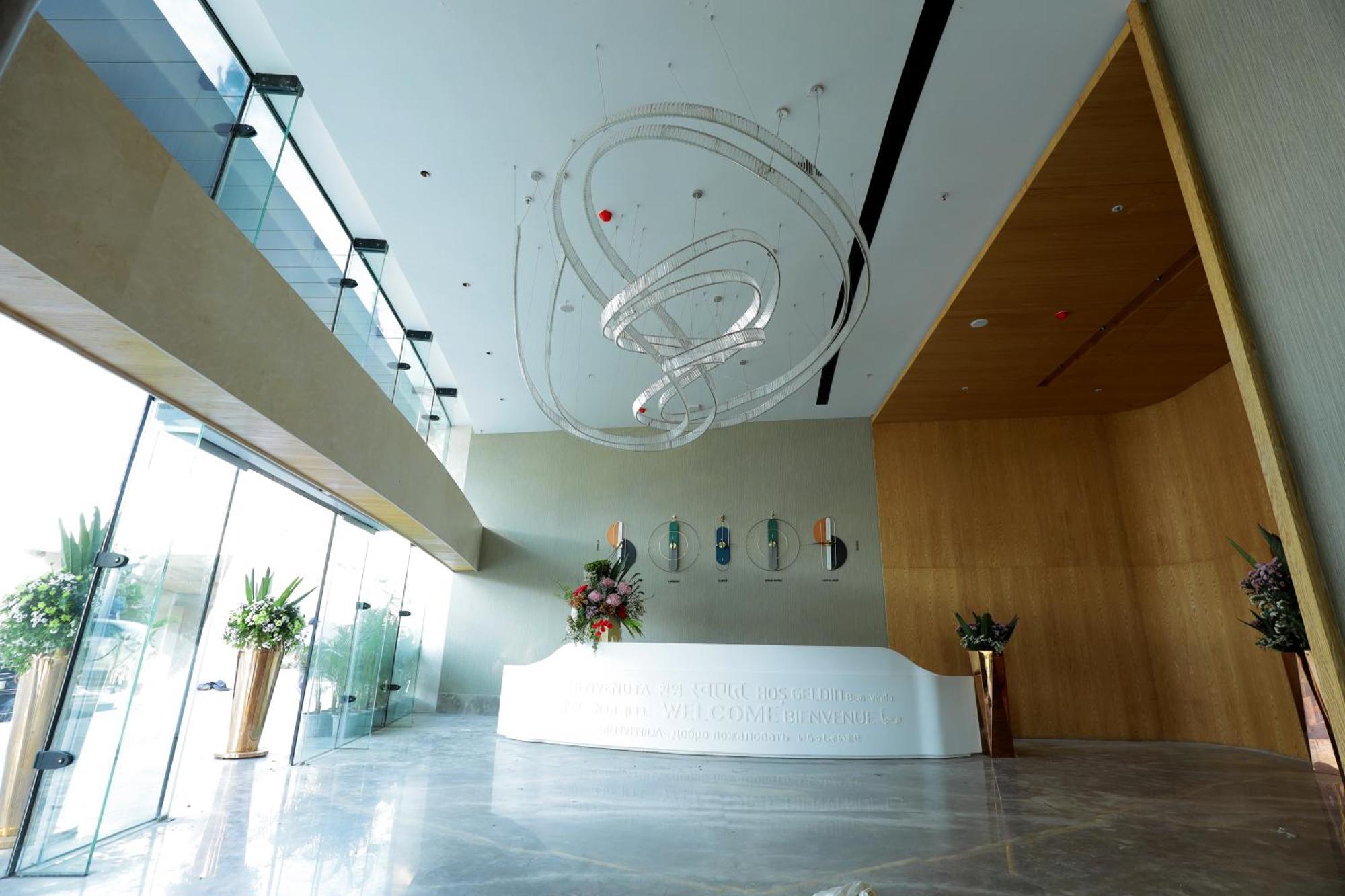 The World Surat Hotel Luaran gambar