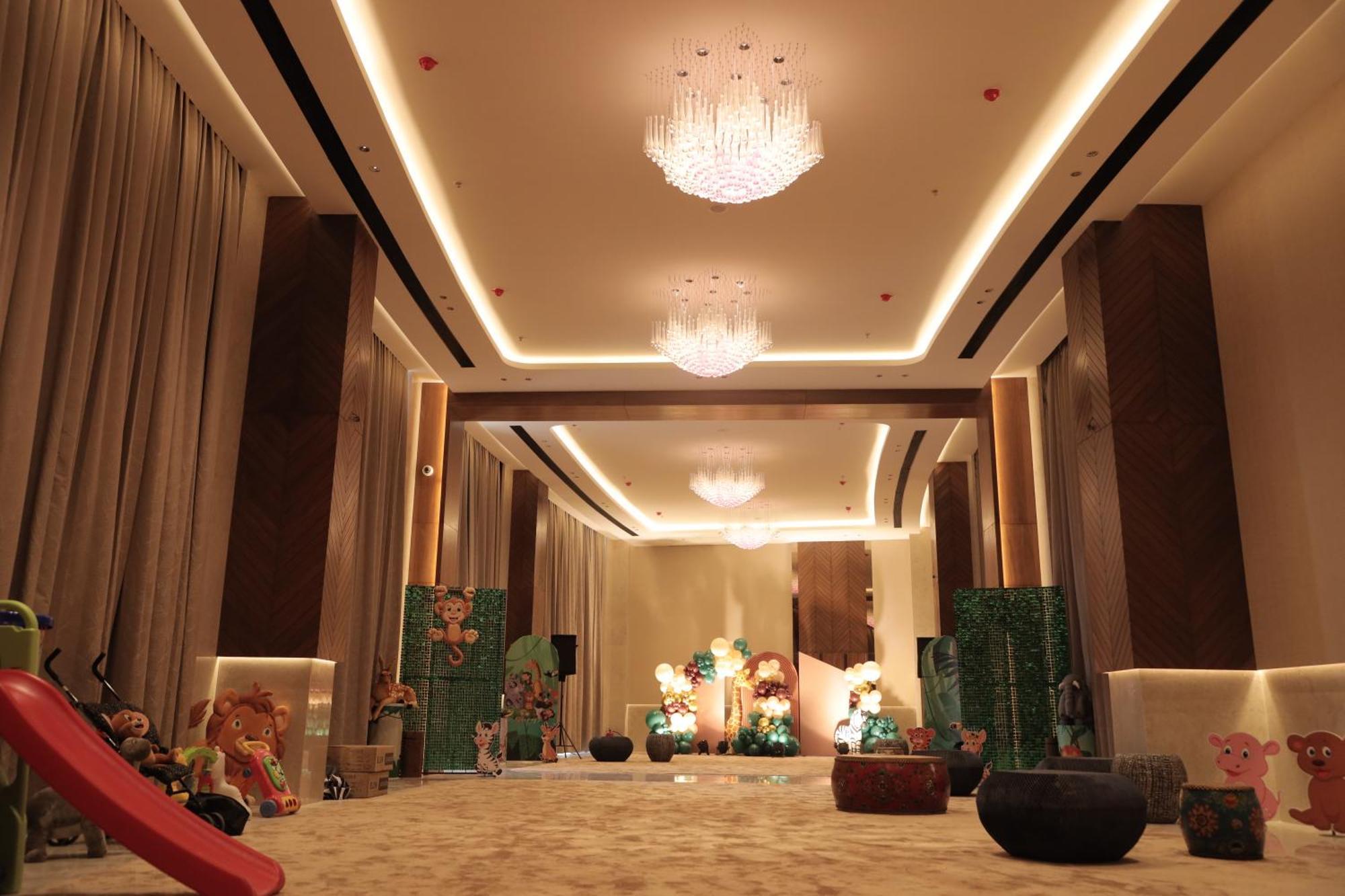 The World Surat Hotel Luaran gambar