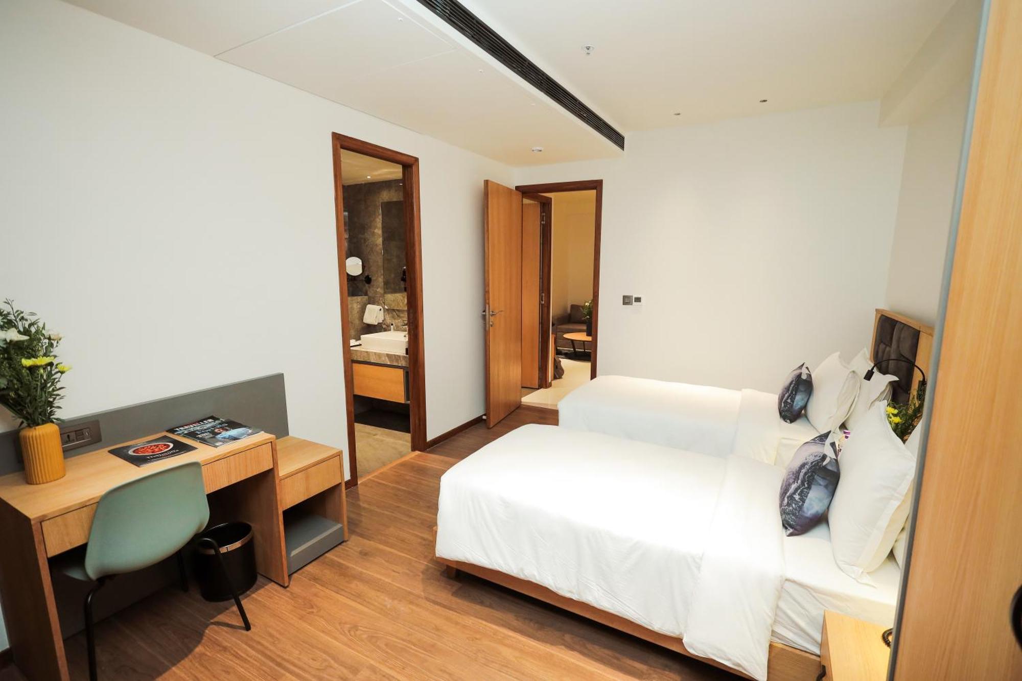 The World Surat Hotel Luaran gambar