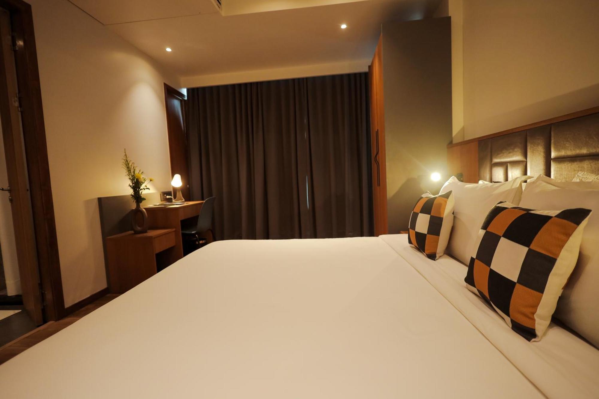 The World Surat Hotel Luaran gambar