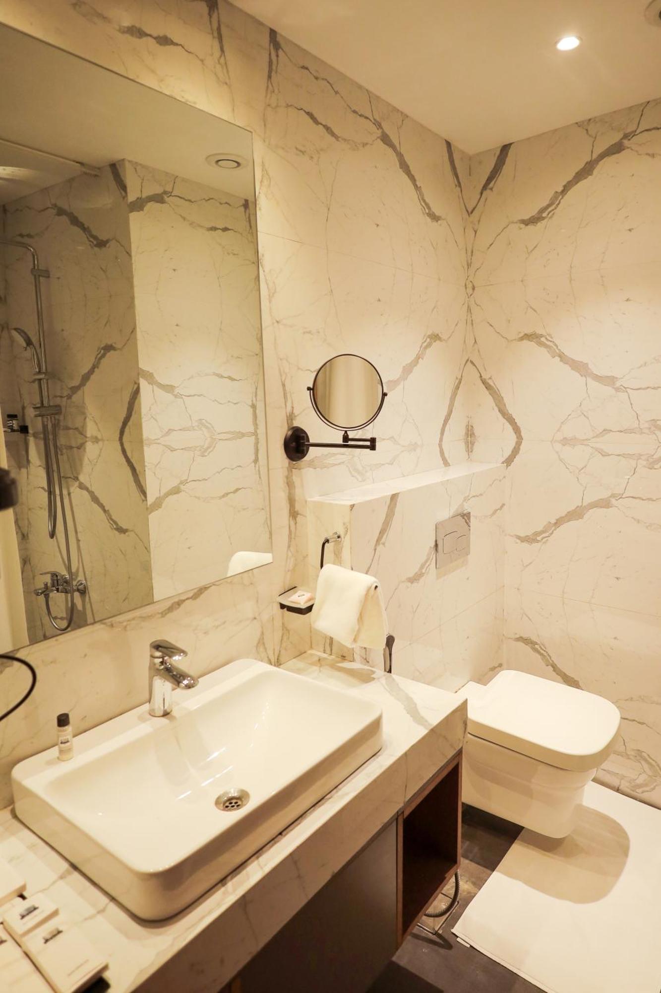 The World Surat Hotel Luaran gambar