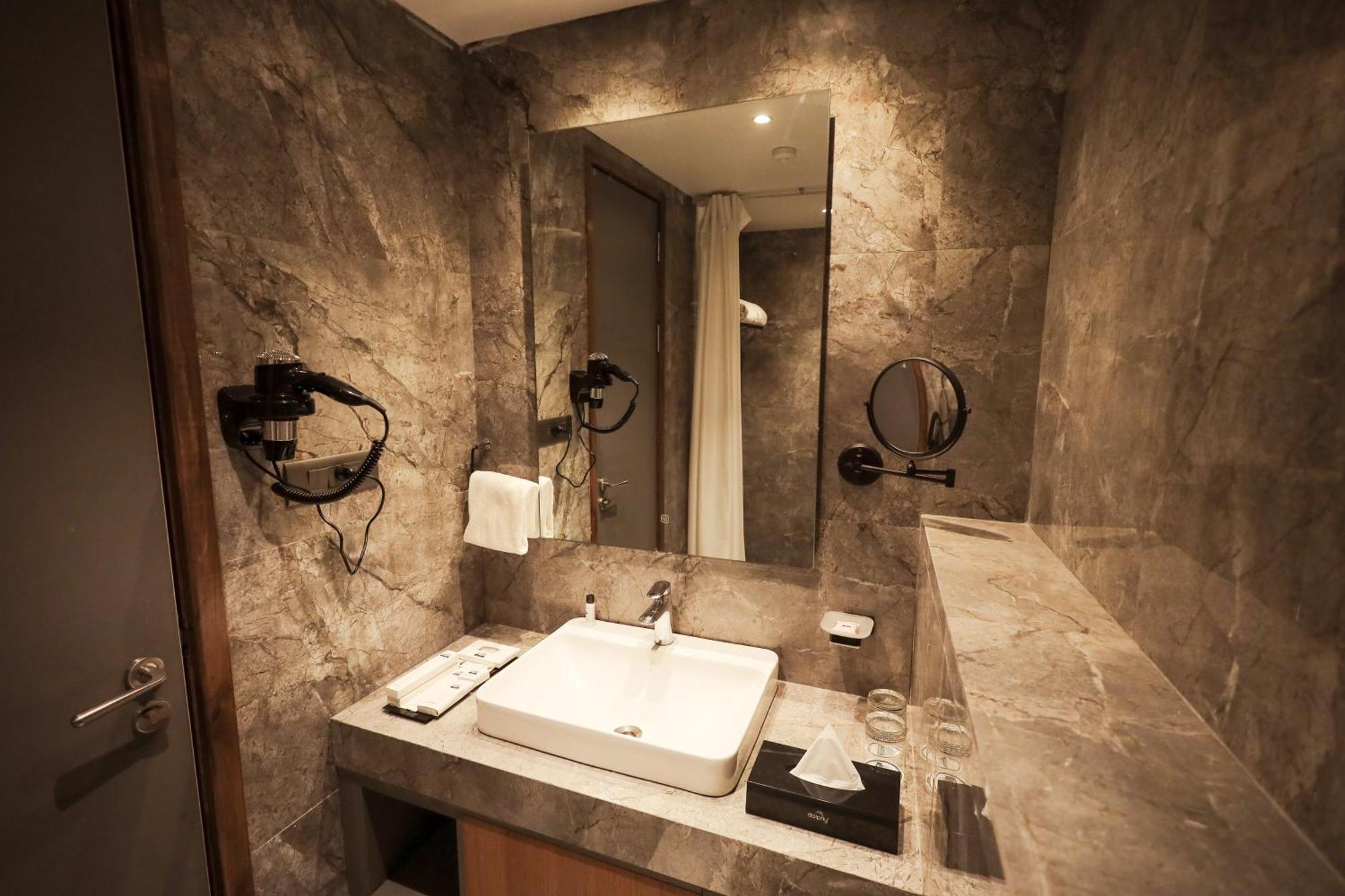 The World Surat Hotel Luaran gambar